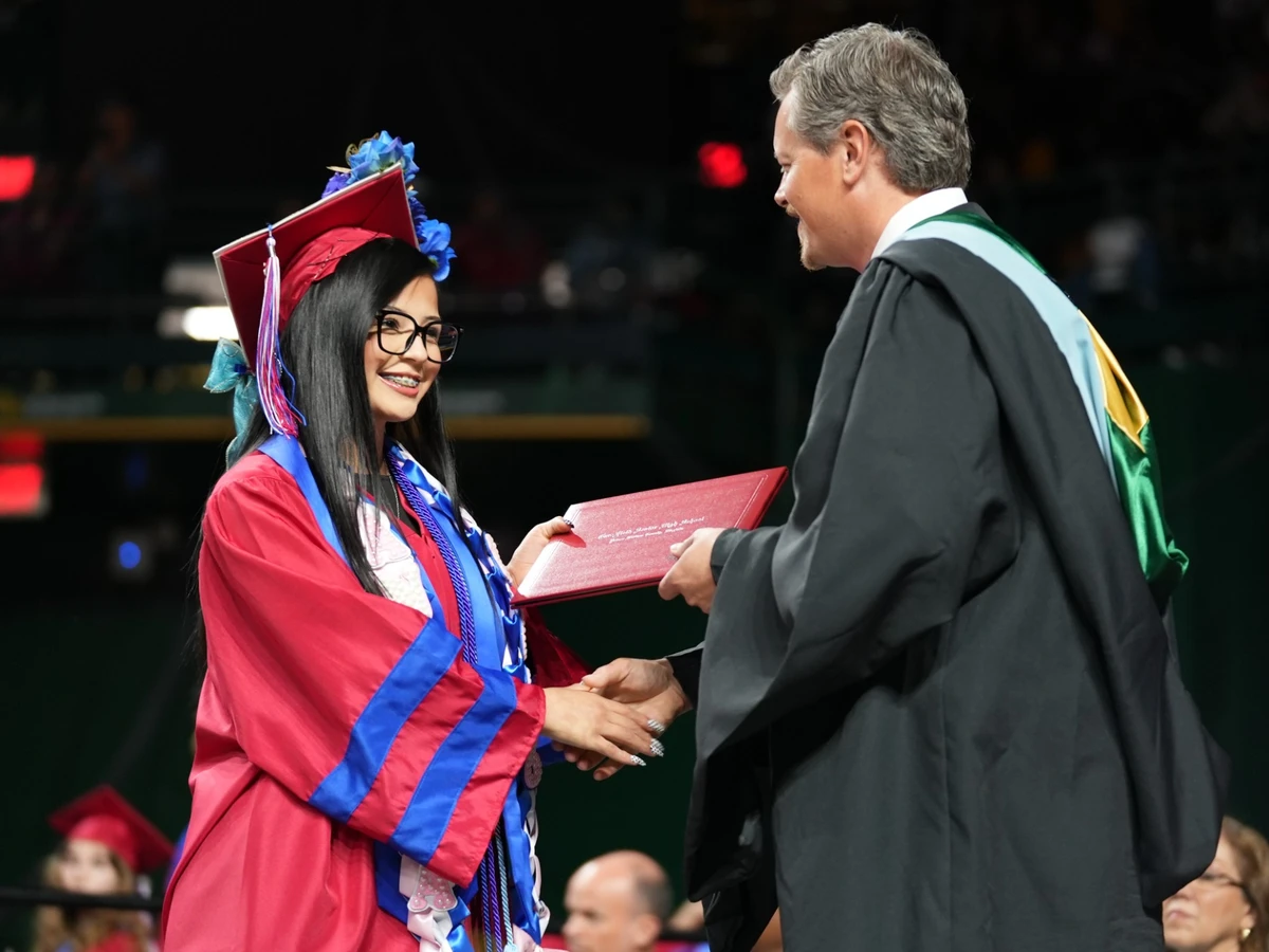 Gar-Field HS graduates